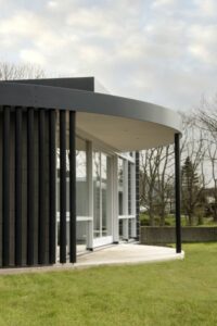bijgebouw bij huis van den Doel in Ilpendam, uitgevoerd door WVAU architechten